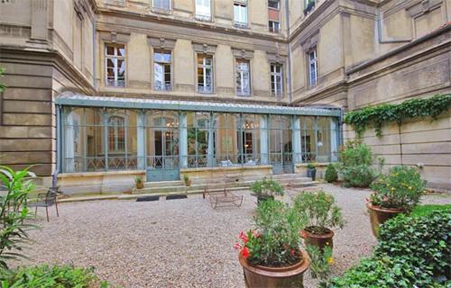 L Orangerie Spacieux Deluxe Dans Le Centre Historique Avignon